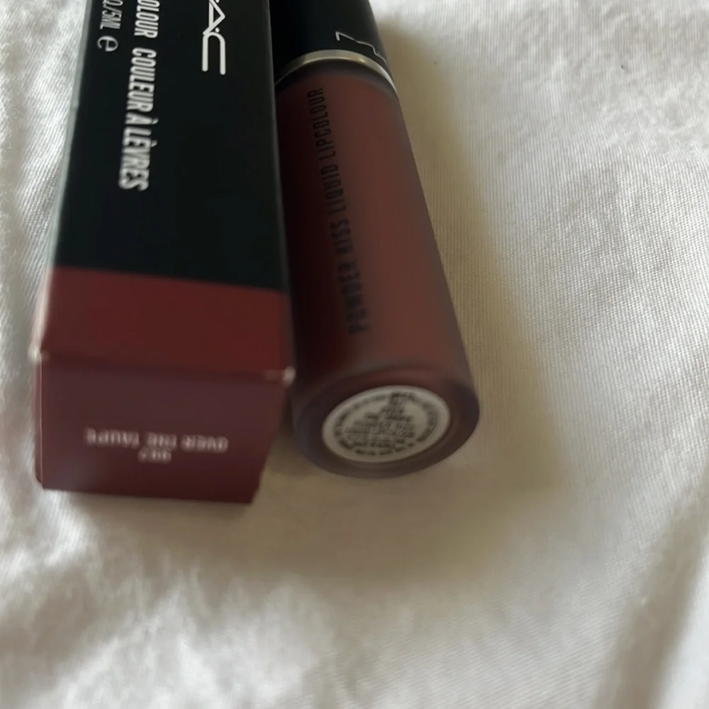 MAC •Over the Taupe• new in original box